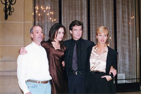 Martin Campbell Famke Janssen Pierce Brosnan And Izabella Scorupco In