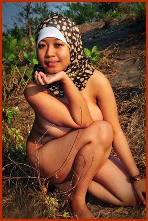 Hijab Nude In Beach Hijab Telanjang Di Pantai Photo