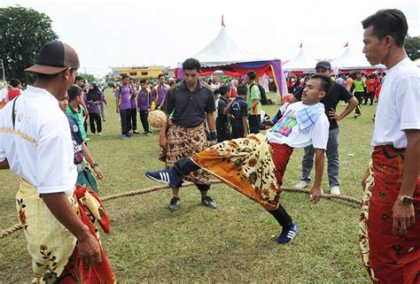 Bagi maksud mencapai matlamat kementerian belia dan sukan. Hari Sukan Negara 2016 lebih meriah disambut di seluruh ...