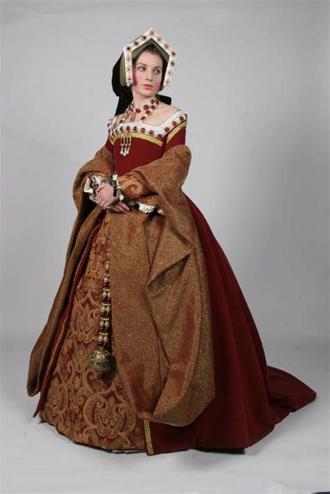 Ala Katherine Of Aragon Tudor Dress Renaissance Fashion Fashion