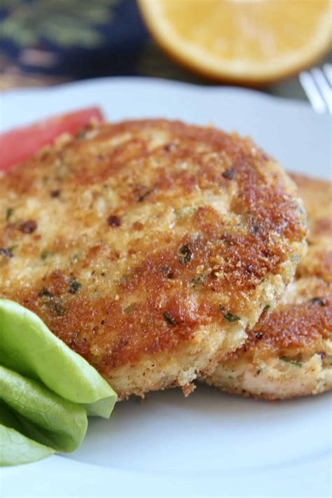 I made some changes to this recipe because i didn't have an onion. Make Salmon Cakes Stick Together / Salmon Croquettes Healthy Little Foodies : Salmon cakes don't ...