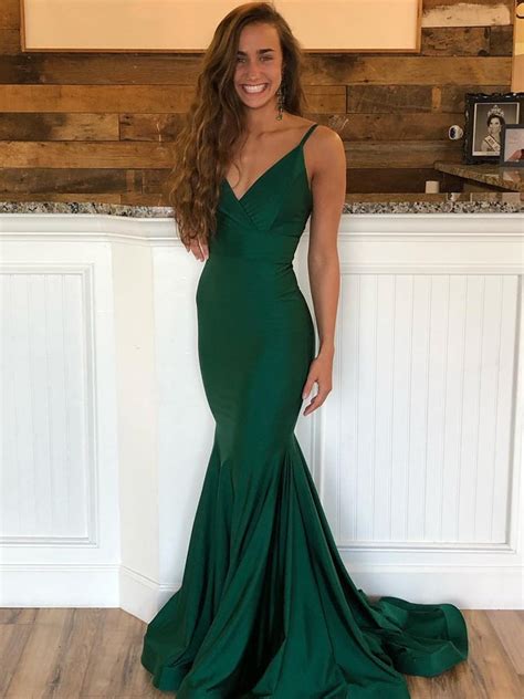 Glitter sequin emerald green short prom dresses 2020 plus size tea length arabic evening gowns dubai women formal party dress. Emerald Green V Neck Mermaid Backless Long Prom Dresses ...
