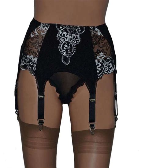 Retro Style 6 Strap Suspender Belt In Black With White Lace