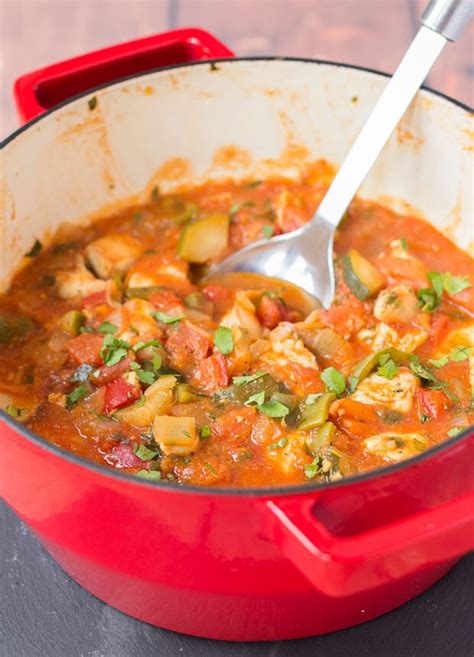 These chicken recipes are healthy and easy. One Pot Mediterranean Chicken - Neils Healthy Meals