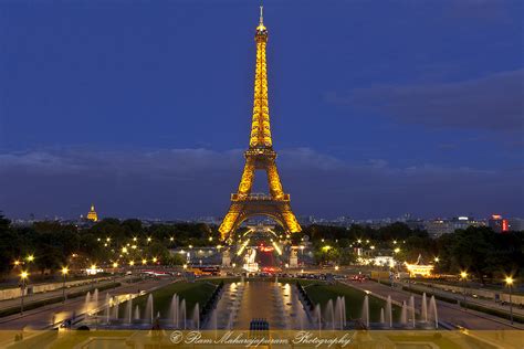 Tour Eiffel Nuit Tour Eiffel De Nuit Avec Ses Illuminations Au Grand