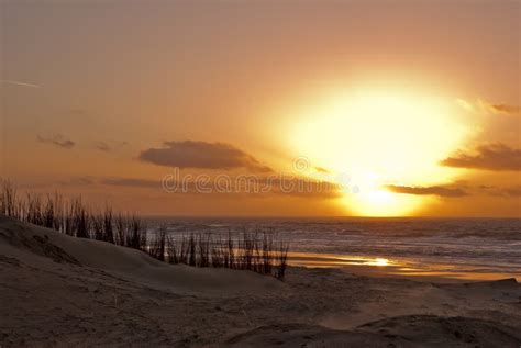 Sonnenuntergang Meer Strand Und Dünen Stockfoto Bild Von Wellen