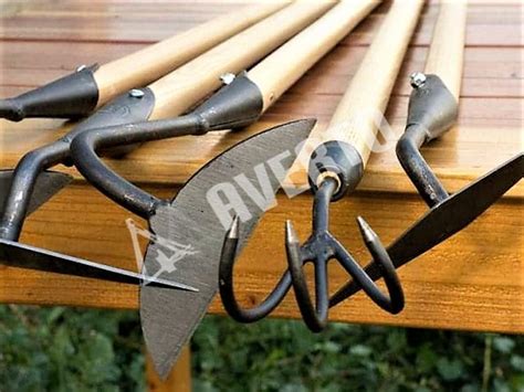 Black burnished high boron steel ash handled garden tools hand forged and fabricated in kornhorn, northern netherlands, by dewit a company. Spartan, fashionable, high-quality DeWit garden tools