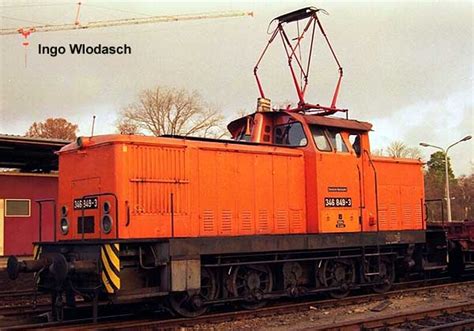 Mukran port lok 346 975 steht bereit für rangierarbeiten in bergen auf rügen. DR Diesellokomotive BR 105/106 mit Messbügel V-Lok