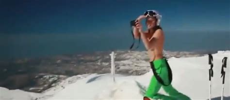 Sotchi Une Skieuse Libanaise Tombe Le Haut Dans La Neige Et Fait