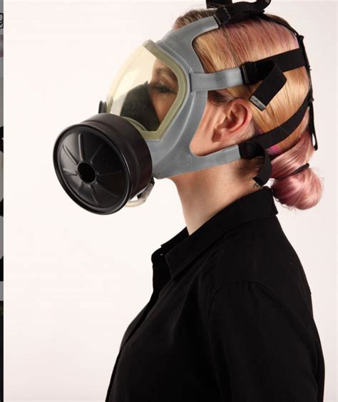 Pin By 黒子 On 攻殻機動隊 Gas Mask Girl Mask Girl Gas Mask