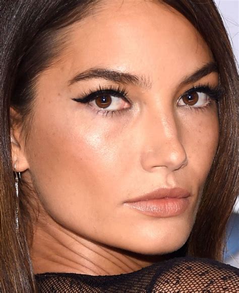 Close Up Of Lily Aldridge At The 2014 Cma Awards Diy Beauty Hacks Diy