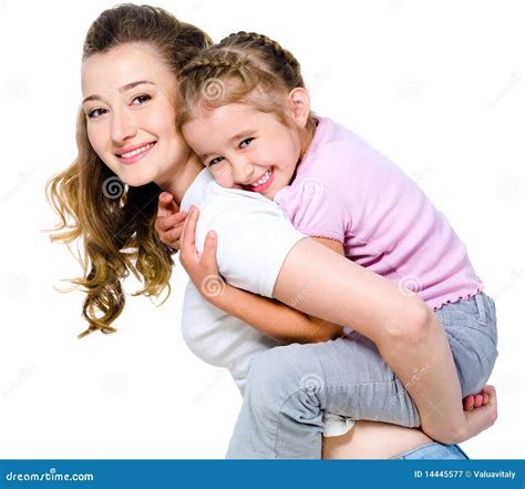 Madre Con La Hija En Ella Detrás Fotografía De Archivo Libre De