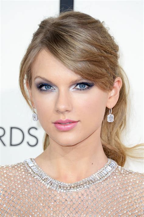 Taylor Swifts Makeup Artist Dishes On Her Grammy Look