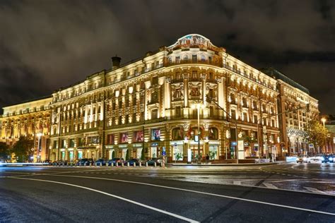Отель «holiday inn express москва павелецкая» расположен в москве, в 10 минутах ходьбы от павелецкого железнодорожного вокзала с одноименной станцией метро. Варианты размещения: отели в Москве, лучшие хостелы