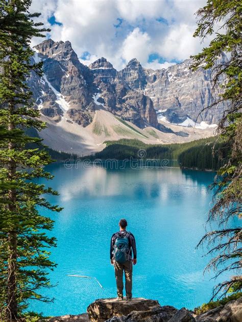Lago Moraine No Parque Nacional De Banff Canadense Montanhas Rochosas