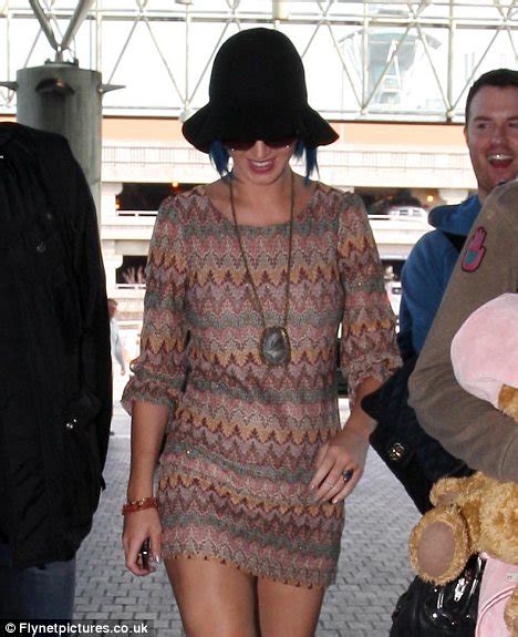 Katy Perry Divorce Singer Jets Out Of La Showing Off Her Pins In Super