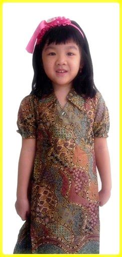 Model baju batik anak perempuan yang populer yaitu dress, baju. Model baju tidur anak dan baju batik anak