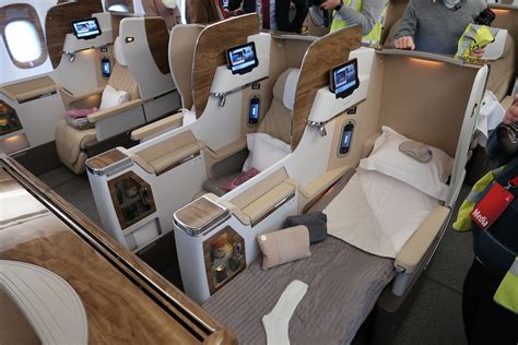 Review Emirates Boeing 777 New Business And First Class