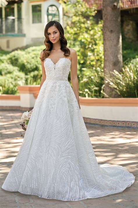 T212011 Beautiful Embroidered Lace Strapless Wedding Dress With Sweetheart Neckline