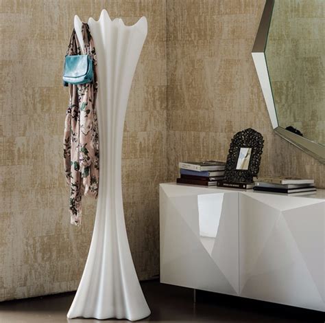 Maybe you would like to learn more about one of these? Porte manteau design- idées pour aménager un couloir classe