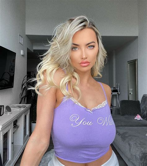 Lindsey Pelas Is Drop Dead Gorgeous Flaunting Ripped Body In Skin Tight
