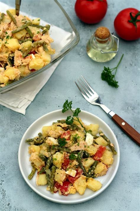 Salade de pommes de terre haricots verts thon oeufs durs et tomates