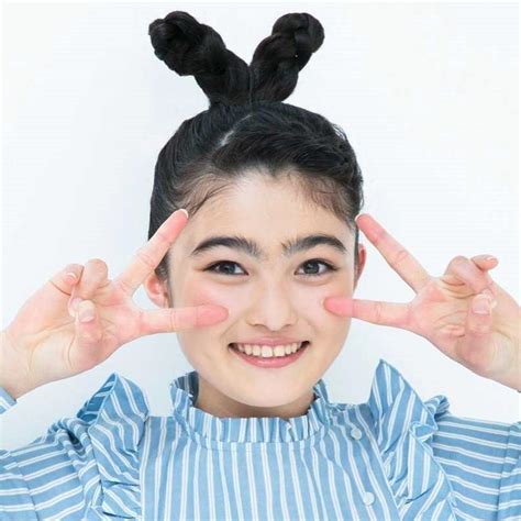 1:34 caelum 7 620 просмотров. 太眉からイメチェンの井上咲楽「美容頑張りたい」丸メガネ ...