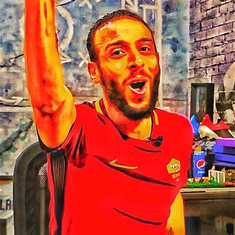 وكان مروان بابلو، مغني الراب قد أعلن اعتزاله نهائيا، في مارس الماضي، وطلب من محبيه ألا يثنوه ورحب رواد مواقع التواصل الاجتماعي بعودة مروان بابلو، الذي قرر الاعتزال العام الماضي. مش هنزل غير صور الزعيم لو عاجبك اعمل لايك ولا مش عاجبك غور ...