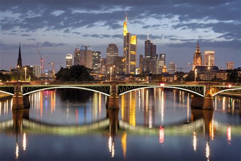 Frankfurt Skyline Von Der Flößerbrücke Foto And Bild Techniken