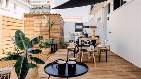 3 solutions pour se débarrasser des mousses. Nettoyer et traiter sa terrasse en bois | Nos 5 conseils