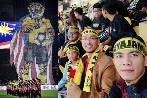 Patung harimau tersenyum di koramil cisewu karena seniman kurang bagus. Sahut tugas di Stadium Nasional, 3 imam bergegas naik LRT ke Bukit Jalil - "Syukur, doa ...