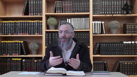 לשון רבים בא רק מתוך כבוד, ולכן הפועל 'ברא' ביחיד אֵת הַשָּׁמַיִם וְאֵת הָאָרֶץ. ‫אמת מארץ תצמח - ביטול למלכות שמיים | הרב אליהו שחור | פרשת ויגש | שפת אמת בפרשה | 10‬‎ - YouTube