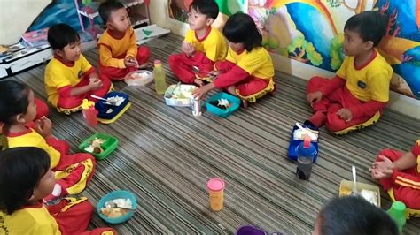 Kegiatan Makan Bersama Anak Paud Kusuma Bangsa Th Ajaran 20192020