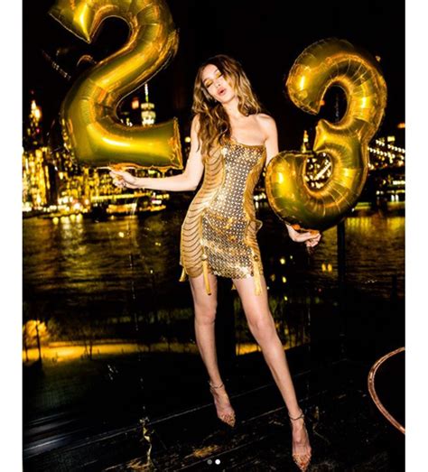 Gigi Hadids Birthday Celebration Photos Gigi Hadid And Bella Hadid Hot