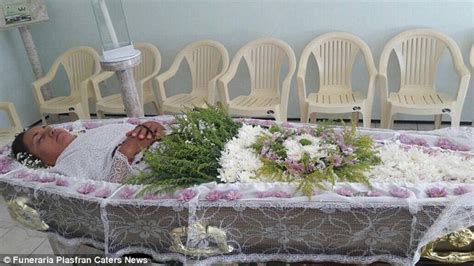 Brazilian Woman Pretends To Have Died In A Coffin To Experience Own Funeral Daily Mail Online