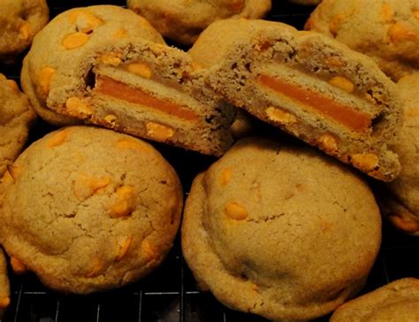 This Is How To Make Pumpkin Oreo Stuffed Pumpkin Cookies
