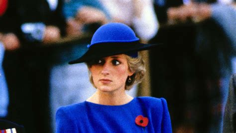 Lady Diana Régulièrement Nue Dans Le Palais Cette Habitude Qui