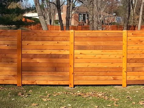 10 Horizontal Wood Fence Designs
