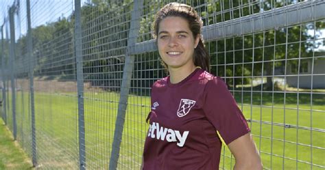 Read about west ham v southampton in the premier league 2019/20 season, including lineups, stats and live blogs, on the official website of the premier league. Tessel Middag passa dal Manchester City Woman al West Ham ...