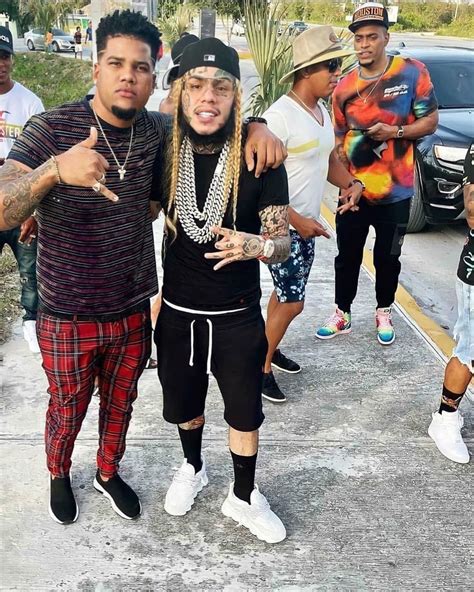Ix Ine Outfit From April Whats On The Star