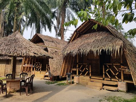Tadom hill is quite a far place from the urban areas that offers travelers with a view of limestone hill, relaxing atmosphere and the tranquillity of turquoise spring water. Tadom Hill Resort,Kuala Lumpur. | LIVE ONLY ONCE. LET`S GO ...