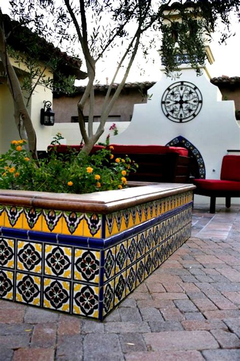 Mexican Tile Outdoor Planter Casas De Estilo Español Diseño De