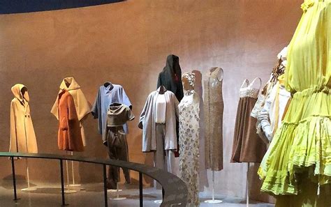 Israel Museum Exhibit Puts Decades Of Israeli Fashion On Runway The