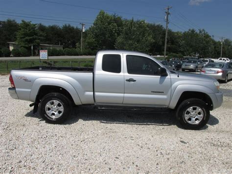 Posting up a 2005 toyota tacoma sr5 double cab 4x4 with only 66k miles on it! 2005 Toyota Tacoma PreRunner, Access Cab, V6 for sale in ...