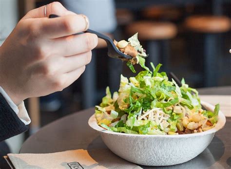 8 Healthiest Chipotle Orders According To Dietitians
