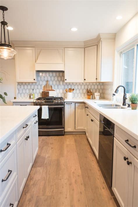 Wentworth studio kitchens white shaker cabinets white kitchen. White Chef Kitchen With Patterned Gray Backsplash | HGTV
