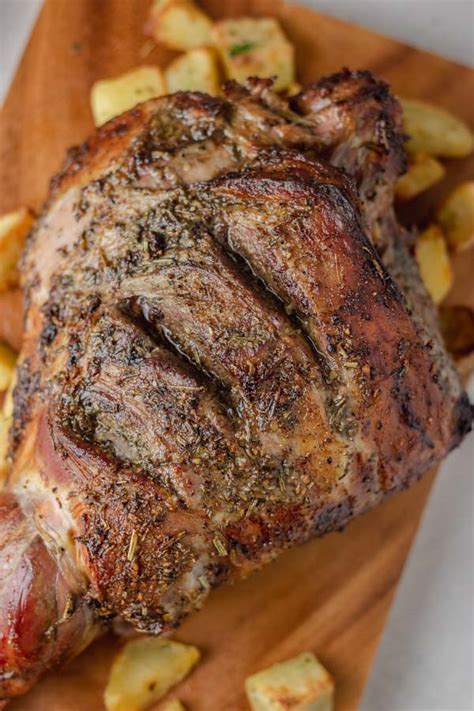 Roast Leg Of Lamb With Gravy Recipe Dinrecipes