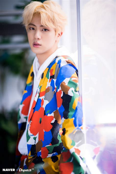 Lihat daftarnya di bawah ini! Picture BTS 'IDOL' MV Filming 180827