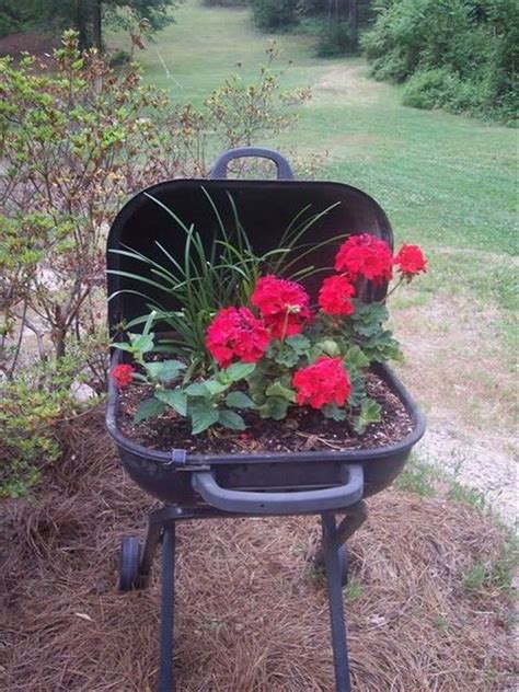 Bbq Grill Planter Diy Practical And Repurposed Ideas Outdoor Flower
