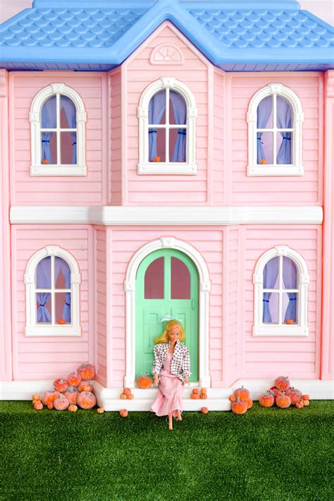 Fall Barbie Dream House Wallpaper Downloads • PMQ for two